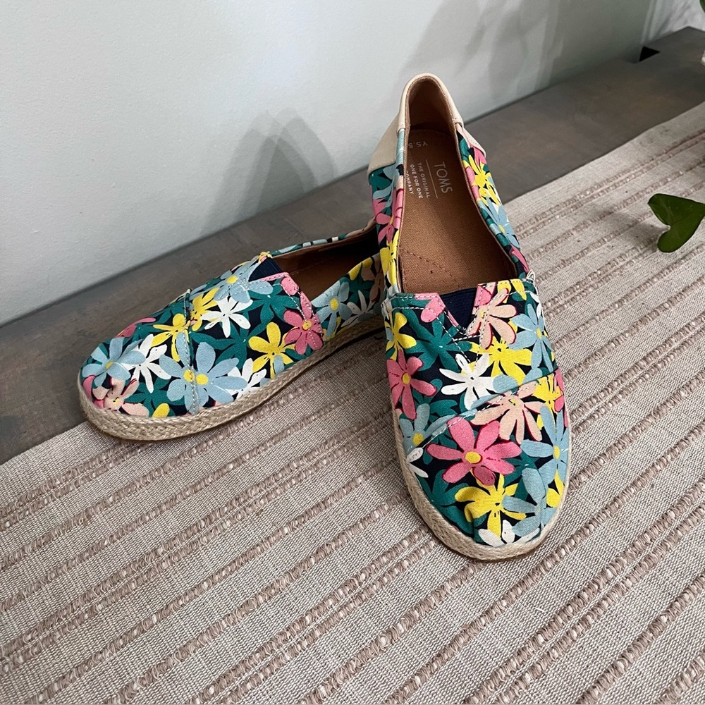 TOMS Girls/Women's Floral Canvas Flats -Blue, Pink, Yellow Sz. 5.5 EUC springy